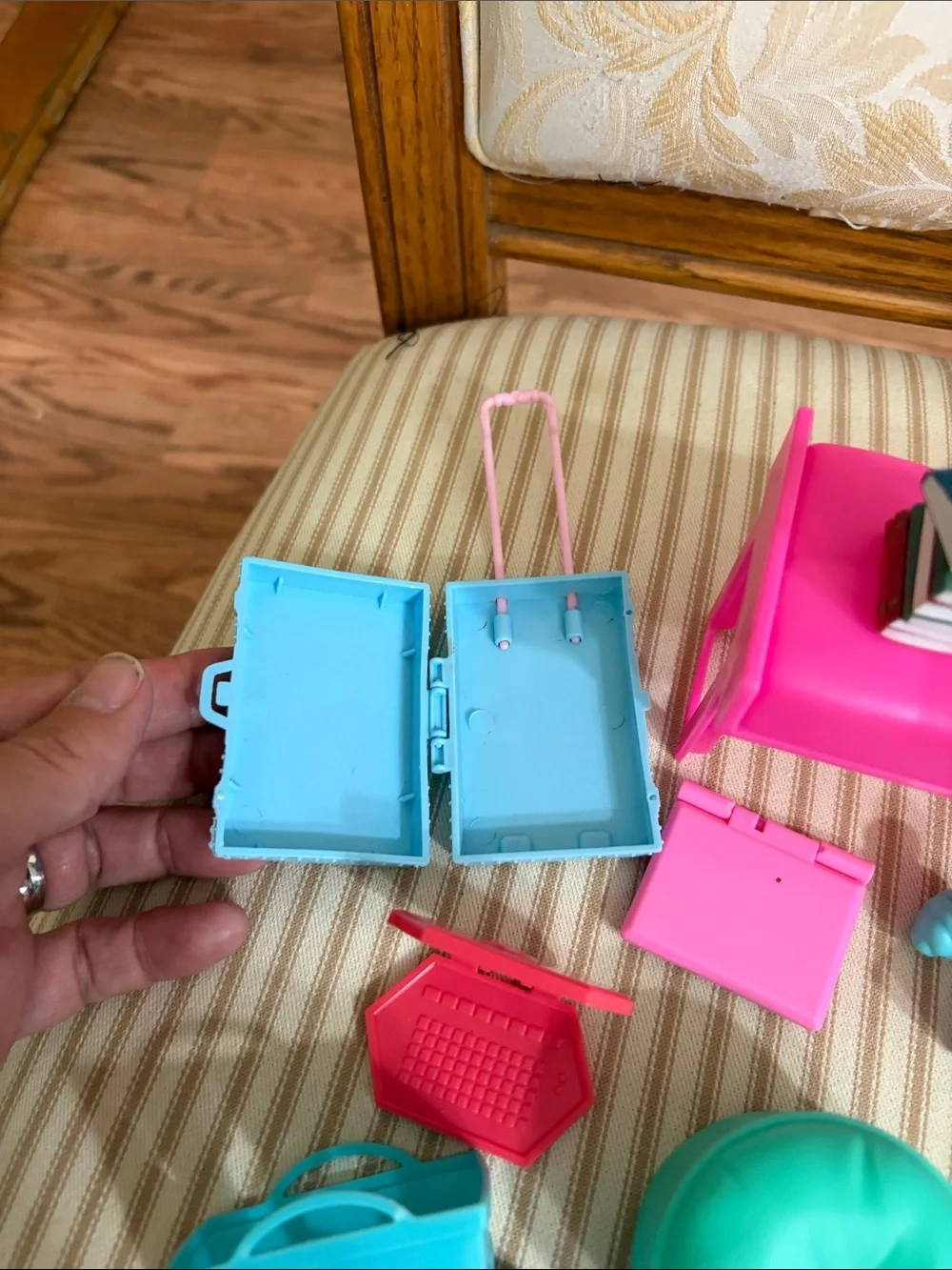 Barbie and doll house accessories (random)